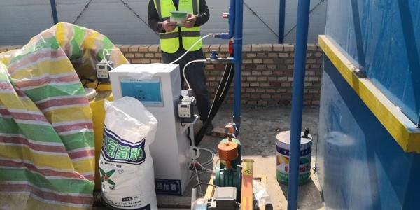 怒江州黄龙溪项目部一体化污水处理设备现场调试